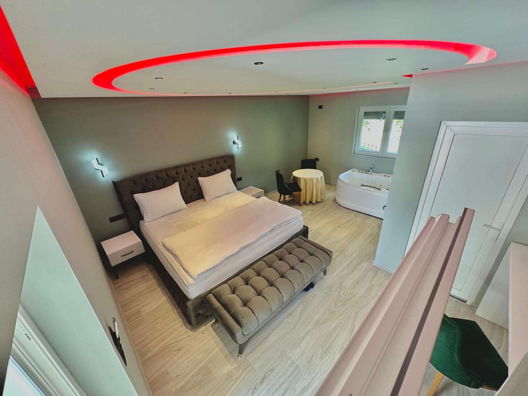 Breezy Hotel Valbone Room photo